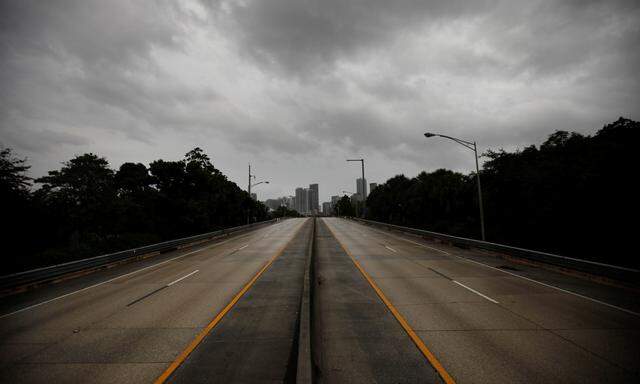 Die Leere vor dem Sturm. Mehrere Millionen Bürger Floridas haben sich vor dem Sturm nach Norden abgesetzt. Nun sind viele Straßen, hier nahe Miami, verwaist.