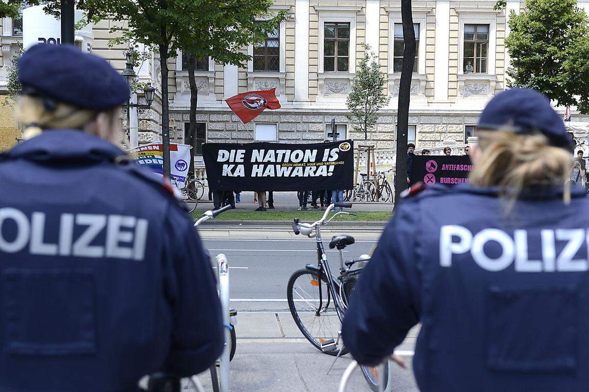 Bereits am späten Mittwochvormittag hatten in Wien die Proteste gegen das "Fest der Freiheit" begonnen.