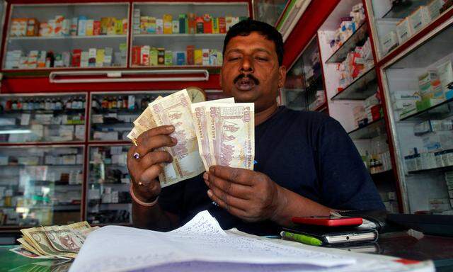 Nur noch kleinere Geldscheine behielten in Indien ihre Gültigkeit.