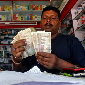 Nur noch kleinere Geldscheine behielten in Indien ihre Gültigkeit.