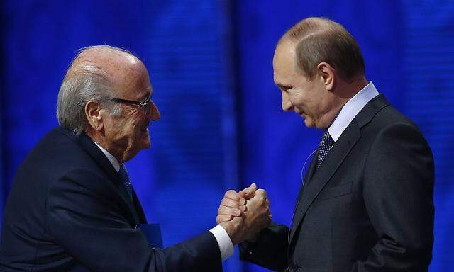 Blatter (links) und Putin bei der Ziehung der WM-Quali-Gruppen