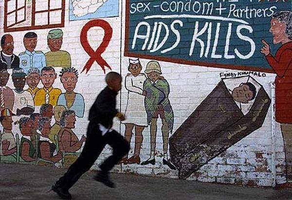 Neue Berechnungen der Vereinten Nationen gehen von 34 Millionen HIV-infizierten Menschen aus. 2010 infizierten sich 2,7 Millionen Menschen, 1,8 Millionen starben an Aids.