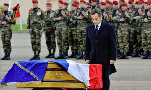 Nach ToulouseAnschlaegen Sarkozy liegt