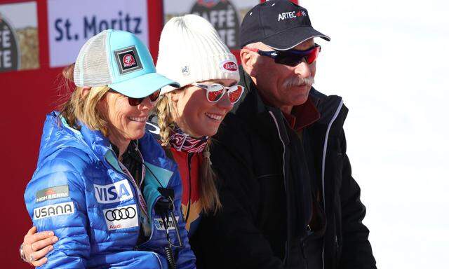 Mikaela Shiffrin mit ihren Eltern. 