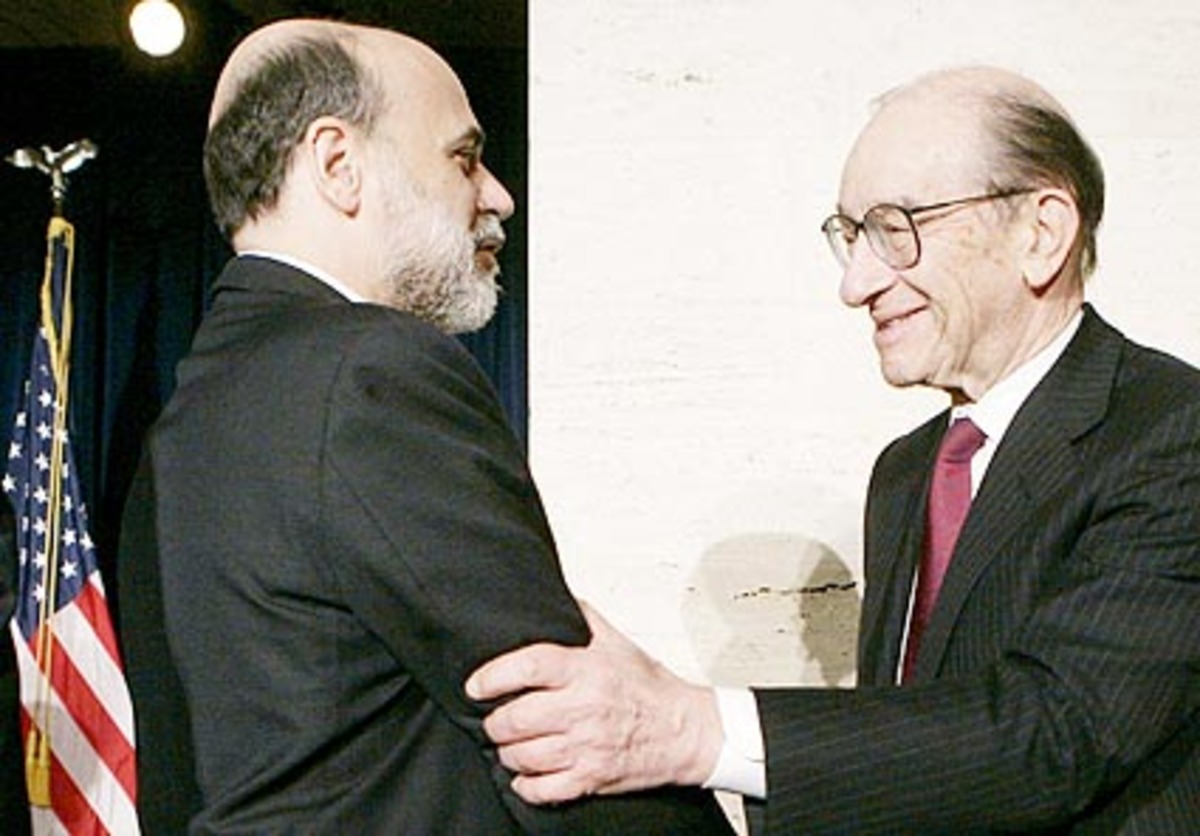 Der frühere US-Notenbankchef Greenspan, der vor einem Jahr nach fast zwei Jahrzehnten an der Spitze der US-Notenbank Fed von Ben Bernanke abgelöst worden war, hatte am Vortag einem Agenturbericht zufolge erklärt, es sei möglich, dass die US-Wirtschaft gegen Ende des Jahres in die Rezession rutsche.