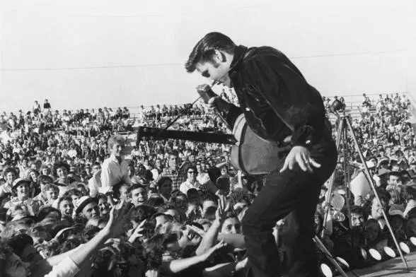 KI mit Elvis-Songs gefüttert: Millionenklage gegen Anthropic