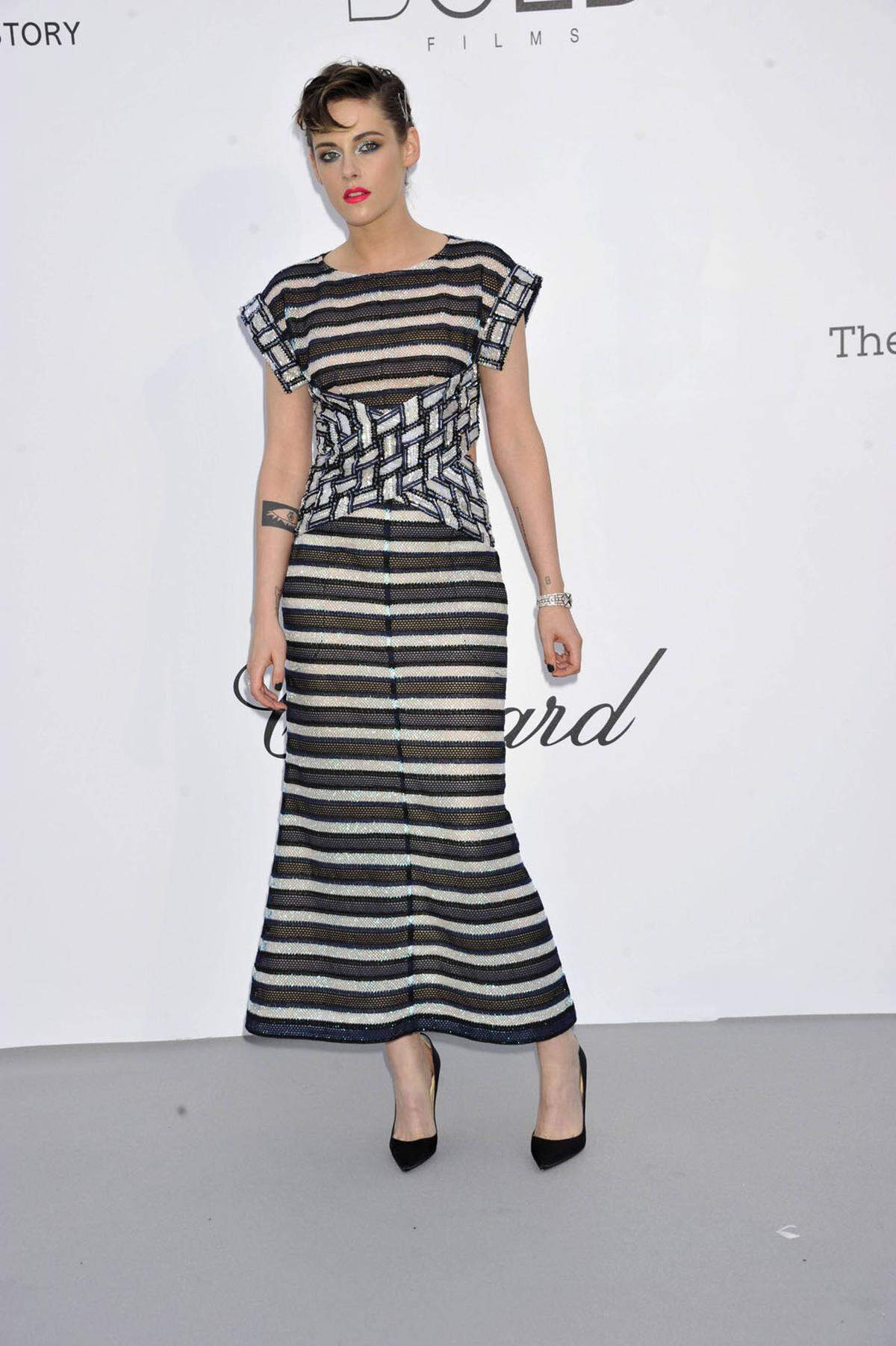 Schauspielerin Kristen Stewart gab sich in Chanel ganz maritim.