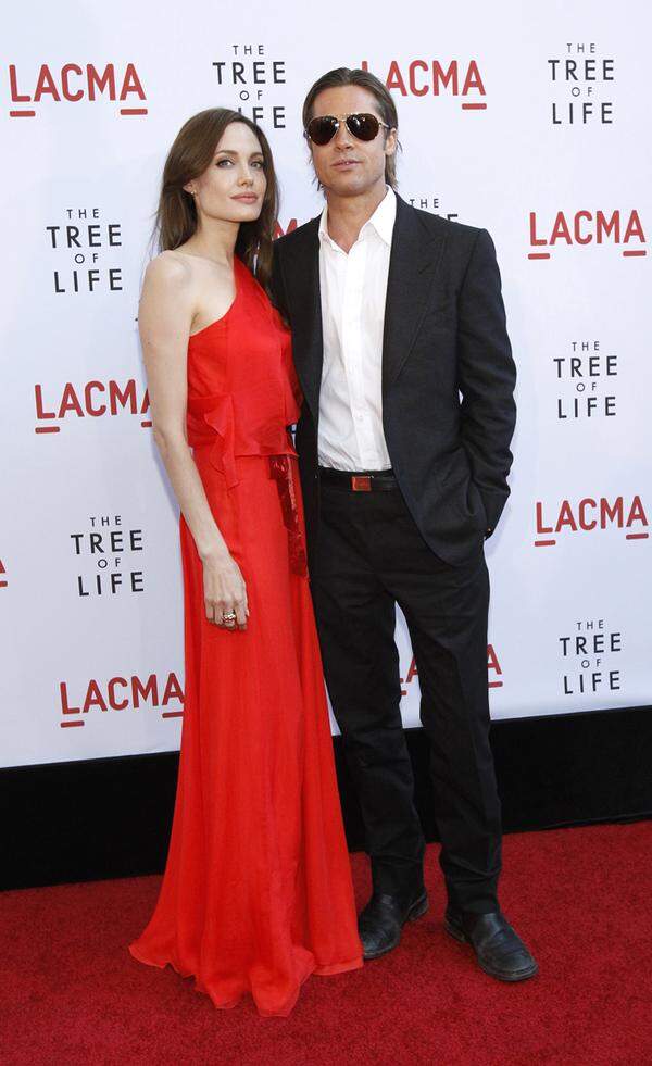 Monate zuvor wählte Angelina Jolie bei einer Premiere das togenartige Kleid in Rot.