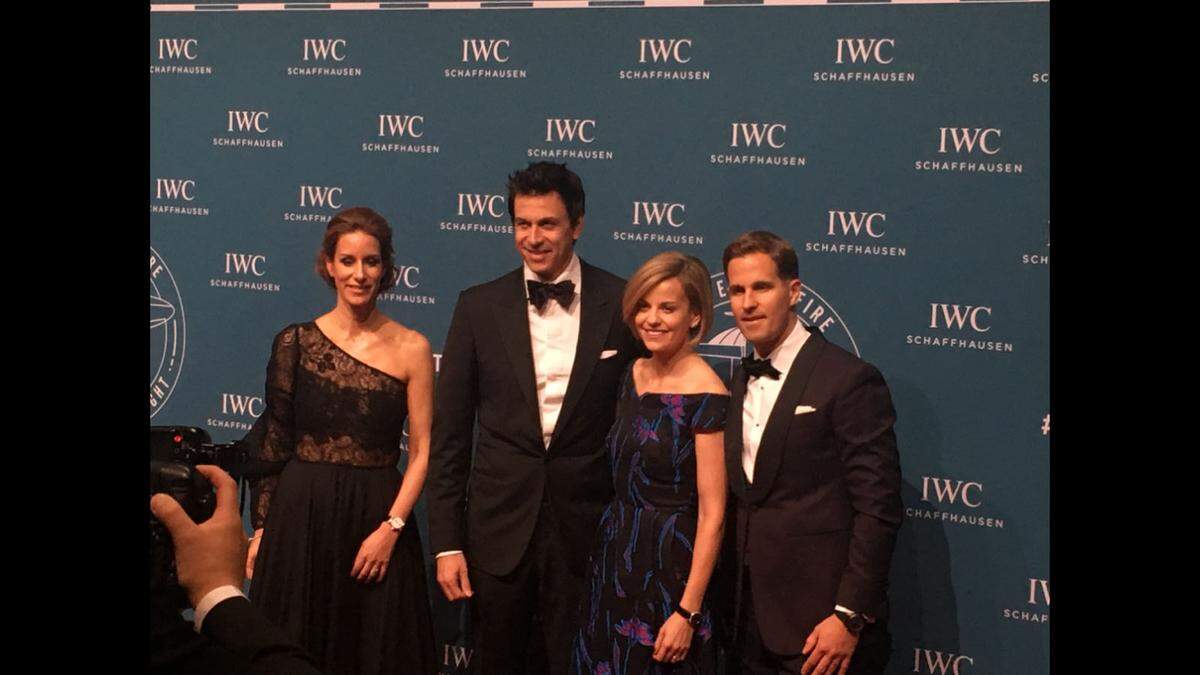 Party des Abends schmiss IWC: Die Hollywoodstars Bradley Cooper und Rosamund Pike sowie Toto Wolff mit seiner Frau Susie umgeben von den beiden IWC-Spitzen-Managern.