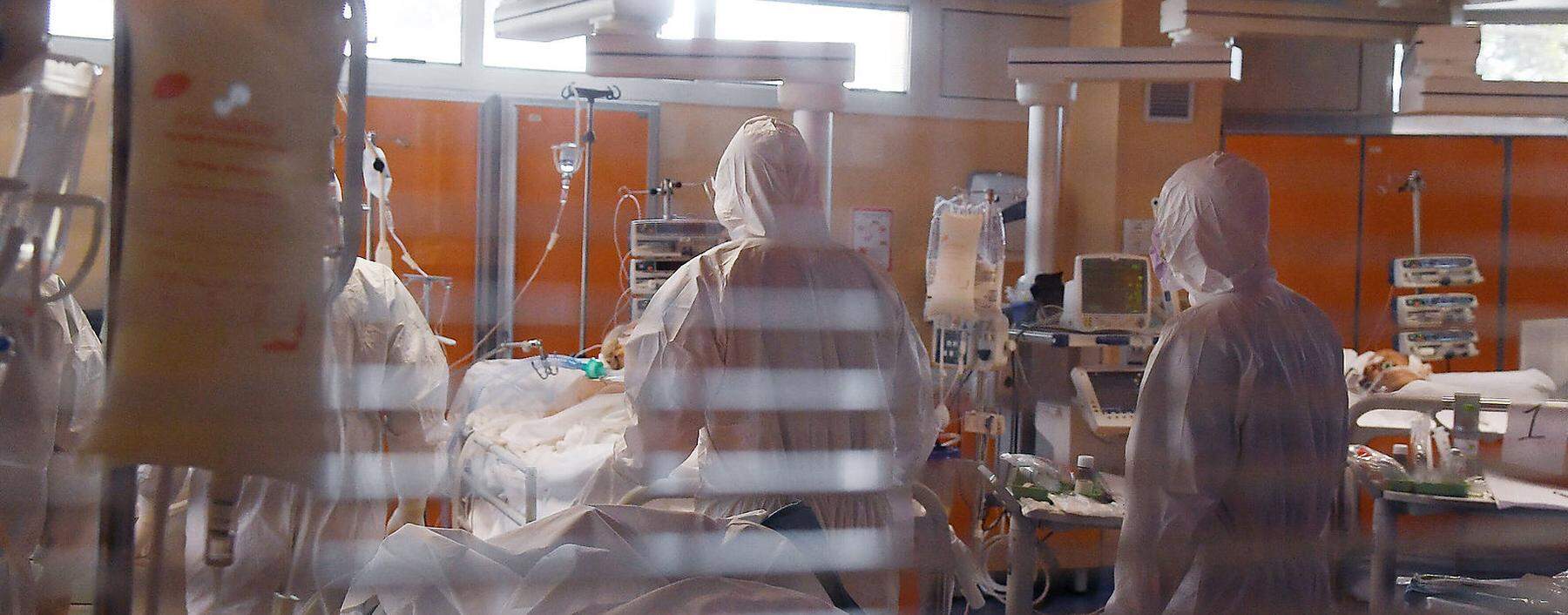 News Bilder des Tages Rom 25.03.2020 Corona Krise: Pressetermin in der Intensivstation des Casal Palocco Krankenhaus; I