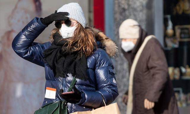 Die Maskenpflicht bleibt. Viele der Corona-Maßnahmen ändern sich aber in den nächsten Wochen. 