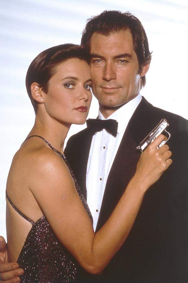 Als Bond-Girl in "Lizenz zum Töten" liebte Carey Lowell Timothy Dalton unter dem Namen Pam Bouvier. Im wahren Leben teilte die Schöne bis 2013 ihr Bett mit Schauspieler Richard Gere.