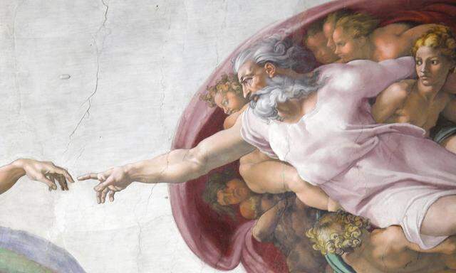 Michelangelo malte Gott an der Decke der Sixtinischen Kapelle mit weißem Haar und Bart.