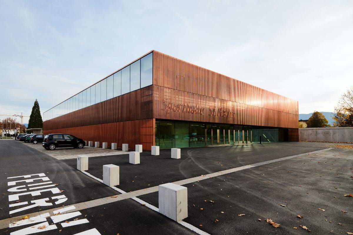 Unter den ausgezeichneten öffentlichen Bauten befindet sich die Sporthalle St. Martin, von Dietger Wissounig Architekten aus Graz.