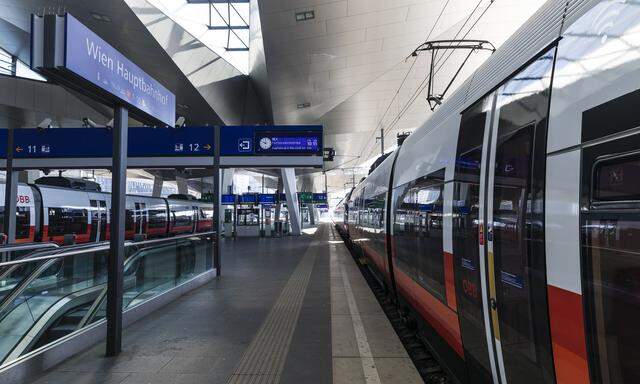 Leere Bahnhöfe, leere Züge: Die ÖBB verzeichneten im Personenverkehr einen Rückgang beim Passagieraufkommen um 80 bis 90 Prozent.