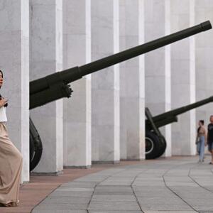 Russlands Rüstungsindustrie arbeitet auf Hochtouren und lockt hochqualifizierte Mitarbeiter, unter anderem mit besseren Löhnen.