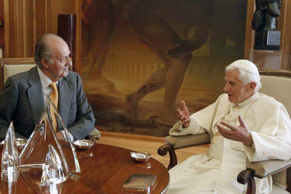 König Juan Carlos I. im Gespräch mit Papst Benedikt XVI.