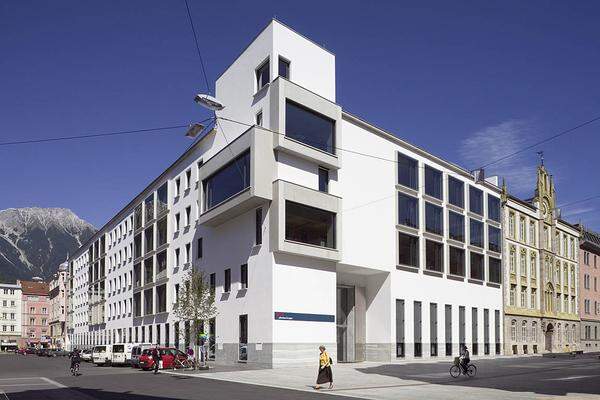 Der Architekt Heinz Tesar wird heuer mit dem Großen Österreichischen Staatspreis, dotiert mit 30.000 Euro, ausgezeichnet. Etliche Bauten des 71-Jährigen sind im öffentlichen Bewusstsein präsent: Zu den bekanntesten Arbeiten Tesar zählt etwa das BTV-Stadtforum in Innsbruck (fertiggestellt 2006).
