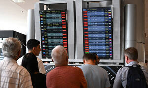 Seit dem Wochenende sind Flüge nach oder von Tel Aviv aus Europa nur spärlich verfügbar. Ab Mittwoch soll eine vom Bundesheer bereitgestellte Herkules-Maschine Österreicher von Israel nach Zypern bringen. 