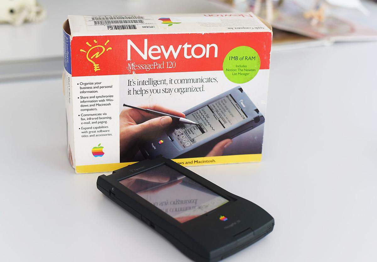 Technische Innovations-Fails findet man zuhauf im Museum of Failure. Auch Apple darf hier etwas beisteuern: Ab 1993 wurde das "Newton MessagePad" hergestellt. Steve Jobs nahm 1998 während der Neustrukturierung des Konzerns das Produkt wieder vom Markt.