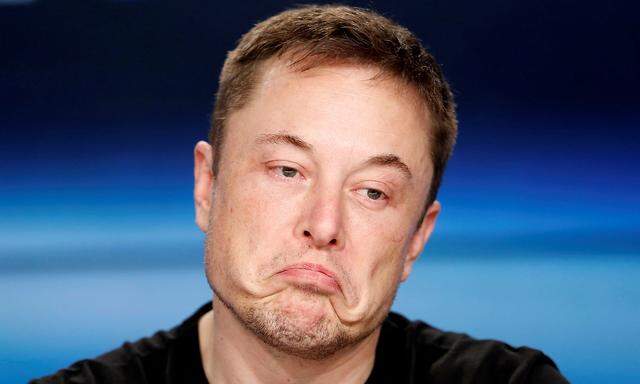 FILE PHOTO: SpaceX founder Musk at a press conference following the first launch of a SpaceX Falcon Heavy rocket in Cape Canaveral