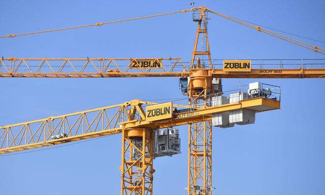 Baukraene des Bauunternehmens ZUEBLIN Die Ed Zueblin AG ist eines der gro�en deutschen Bauunterneh