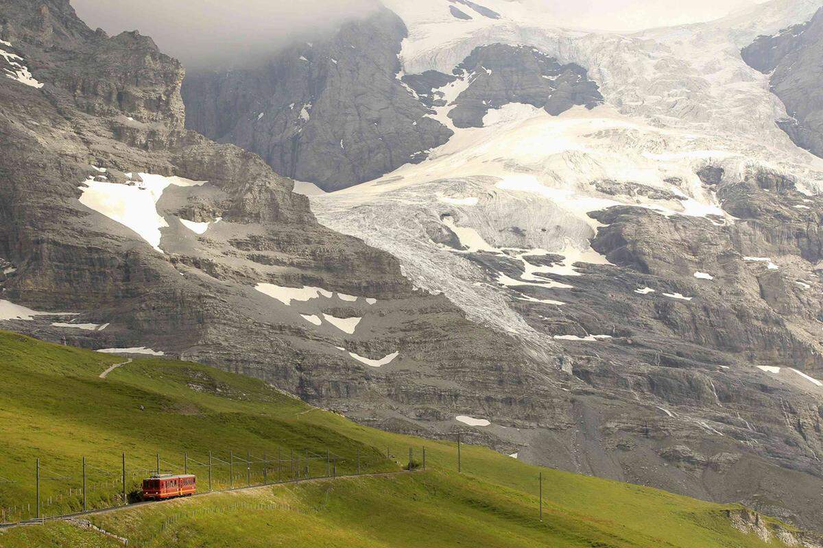 Vor 100 Jahren fuhr der erste Zug auf den höchstgelegen Bahnhof Europas (3454 Meter) auf dem Schweizer Jungfraujoch.