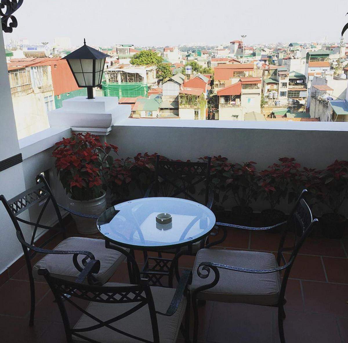 Direkt im Zentrum von Hanoi verfügen die Zimmer sogar über einen Balkon.