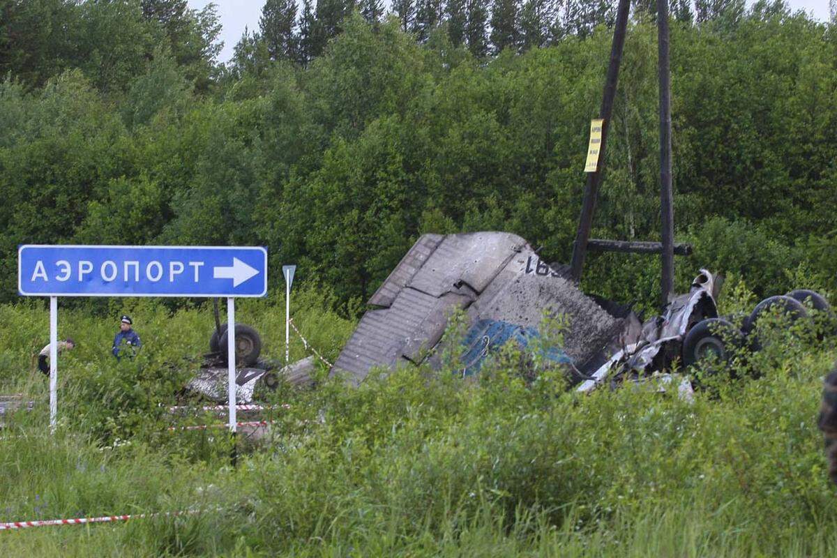 Die Chartermaschine vom Typ Tupolew Tu-134 war im Landeanflug auf den Flughafen von Petrosawodsk nahe eines Wohngebietes abgestürzt.