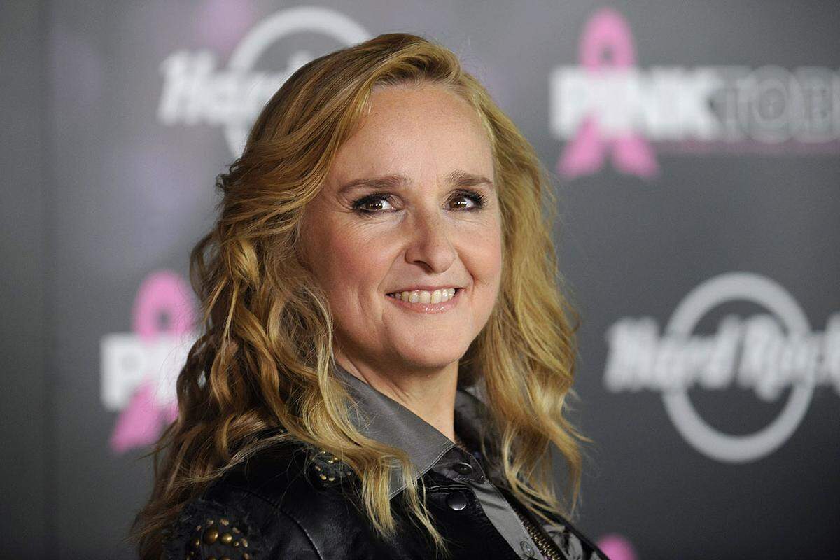 Die Rocksängerin Melissa Etheridge litt ebenfalls an Brustkrebs. "Es ist schwierig", sagte Etheridge als die Krankheit behandelt wurde. "Eine Chemotherapie ist hart, aber ich glaube, ich habe mich vollständig erholt."