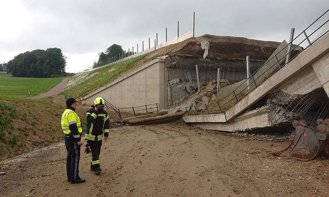 Die Brücke war noch im Bau.