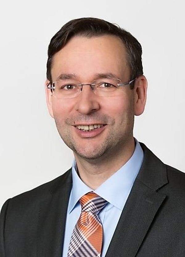 Der Oberösterreicher Hermann Brückl ist Mitglied der Schärdinger schlagenden Burschenschaft Scardonia. Bevor er 2015 Nationalratsabgeordneter wurde, saß er seit 2010 im Bundesrat. Seit 2002 war er Teil der FPÖ-Landes- und Bundesparteileitung.