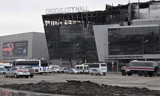 Trotz mehrerer Bekenntnisse der Terrormiliz IS zu dem Anschlag auf die Crocus City Hall bei Moskau beharren russische Behörden weiter auf einer angeblichen Verwicklung der Ukraine. 