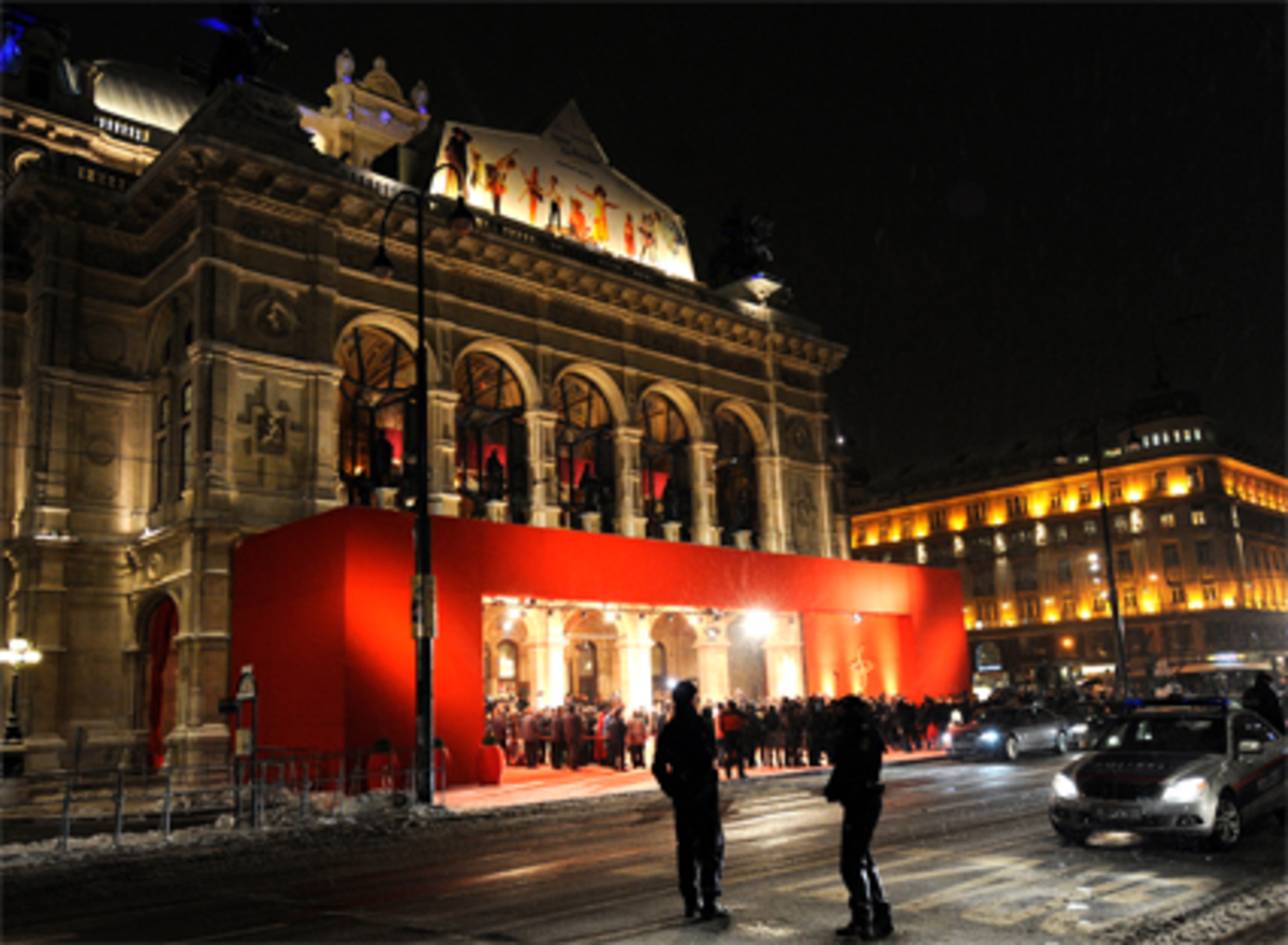 Das Sangeshaus sei seiner Meinung nach nicht der richtige Ort für einen Ball - sei es auch der "Ball der Bälle".
