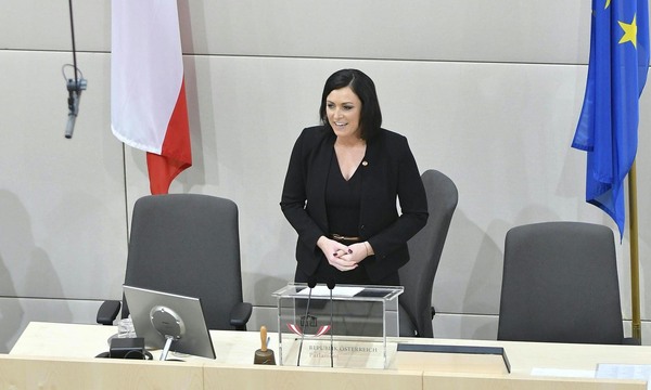 Bleibt Elisabeth Köstinger im Parlament, oder wird sie Ministerin im Kabinett Kurz?
