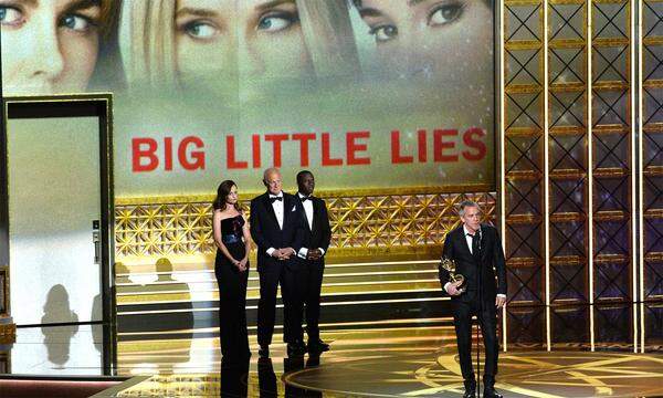 David E. Kelleys („Ally McBeal“) neueste Serie über neurotische Frauen in schickem Ambiente, „Big Little Lies“, bekam in der Miniserien-Kategorie unter anderem einen Emmy für Drehbuch und Regie....