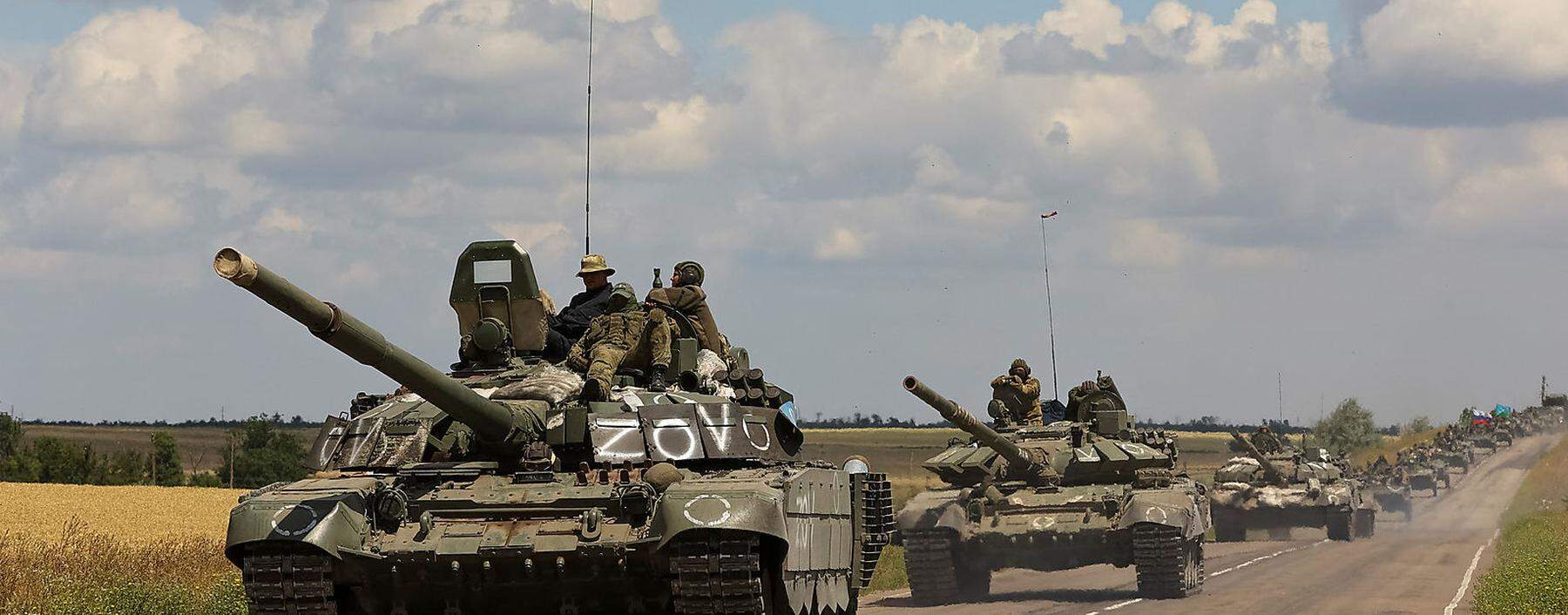 Russische Panzerkolonne nahe des Dnipro in der Südukraine.