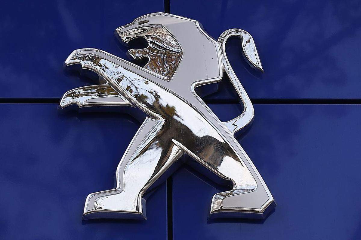 Peugeot wiederum wurde - wie so viele Automarken - nach dem Familiennamen der Gründer benannt. Diese stellten bereits Anfang des 19. Jahrhunderts Ölmühlen und später auch Sägeblätter her. Da die Zähne der Sägeblätter dabei an die Zähne von Löwen erinnerten, wurde der Löwe bereits 1858 das Symbol von Peugeot. Dies blieb auch nach der Aufnahme der Autoproduktion im Jahr 1891 so.