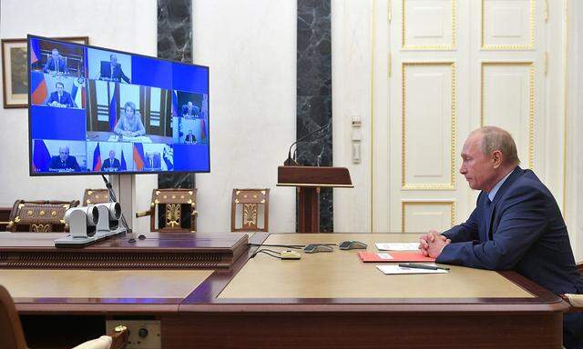 Der russische Präsident Wladimir Putin bei einer Videokonferenz mit dem nationalen Sicherheitsrat.