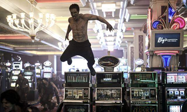 Lebende Leichenlawinen rollen in Zack Snyders „Army of the Dead“ durch Las-Vegas-Casinoruinen – da muss man durch, wenn man den Jackpot knacken will. 
