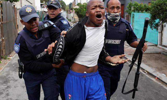 Die Polizei griff in den Townships in Kapstadt hart durch. 