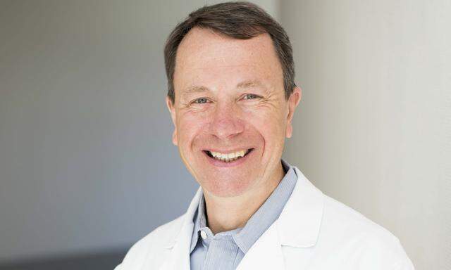 Prim. Univ.-Doz. Dr. Robert Müllegger, Vorstand der Abteilung für Dermatologie und Venerologie am Landesklinikum Wiener Neustadt. 