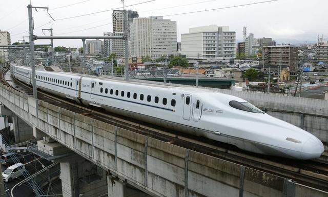 Entire Kyushu bullet train line resumes in quake hit southwest Japan A bullet train operated by Kyus