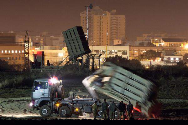 Der fahrbare Raketenwerfer "Iron Dome" wird von Israel benutzt, um Raketen, die aus dem Gazastreifen abgefeuert werden, abzufangen. Mehr dazu. 