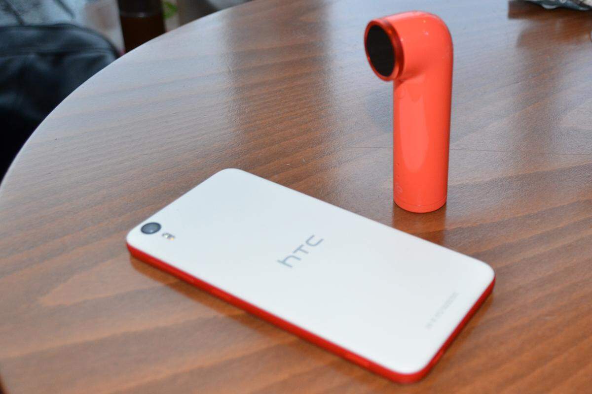 Anfang Oktober hat der taiwanesische Hersteller HTC seine neuen Produkte, das HTC Desire Eye sowie die kleine Actionkamera Re vorgestellt. DiePresse.com hatte in Wien die Möglichkeit die beiden Geräte anzutesten - ein ausführlicher Test (inklusive Akku-Ausdauer und Kameraleistung) war vor Ort noch nicht möglich. Dennoch konnten bereits jetzt einige aussagekräftige Eindrücke gesammelt werden. Text und Bilder: Barbara Grech