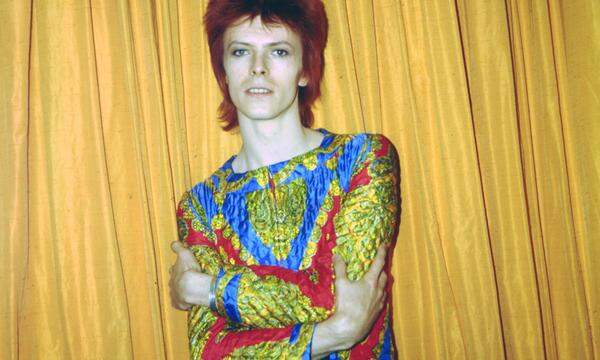 David Bowie posiert als Ziggy Stardust, 1973.