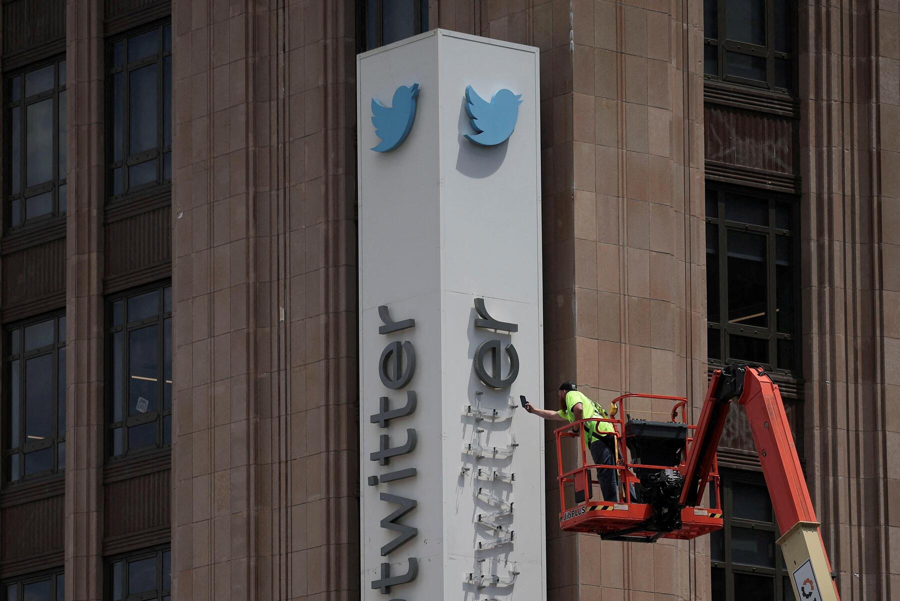 US judge approves Musk-SEC settlement over Twitter takeover disclosures