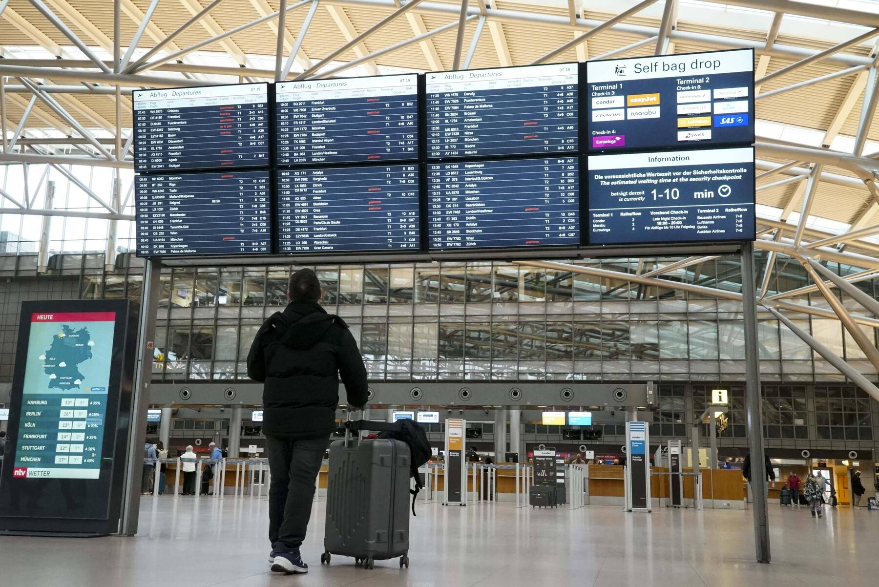 EU finalizes air passenger rights reform, ensuring delay compensation and family seating