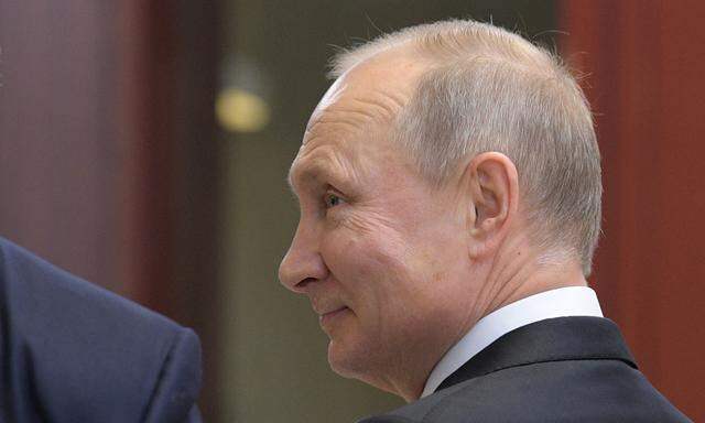Wer erwartet hatte, dass Präsident Wladimir Putin seinem neuen Gegenüber in Kiew eine gewisse Schonfrist einräumen würde, sah sich sofort eines Besseren belehrt. 