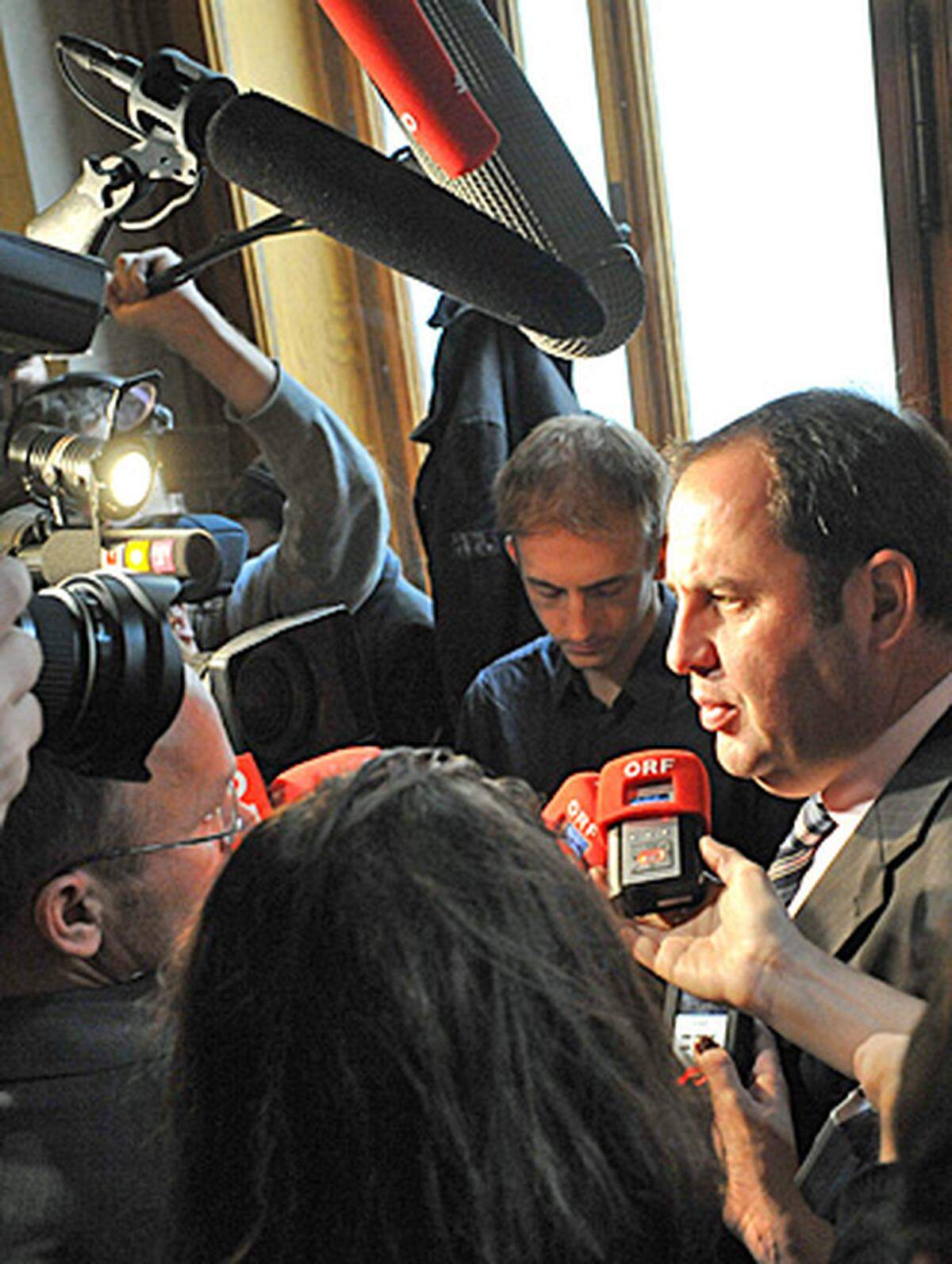 Pröll war seit Februar 2003 (Kabinett Schüssel II) Bundesumweltminister. Mittlerweile ist er zur Nummer 1 in der ÖVP aufgestiegen und ist derzeit Parteiobmann.